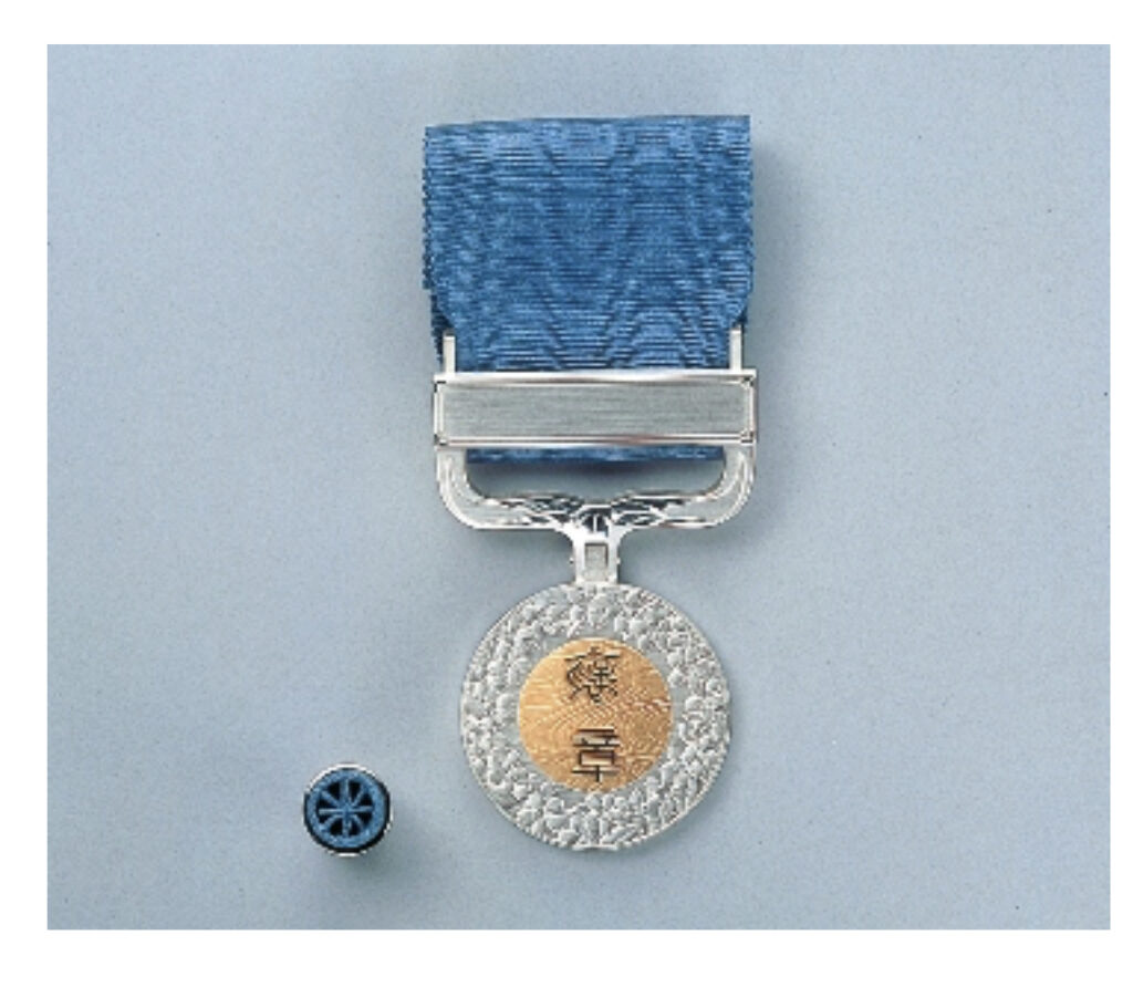 藍綬褒章を受章して 高14期 髙日孝子（旧姓 新子） - 追手門学院校友会